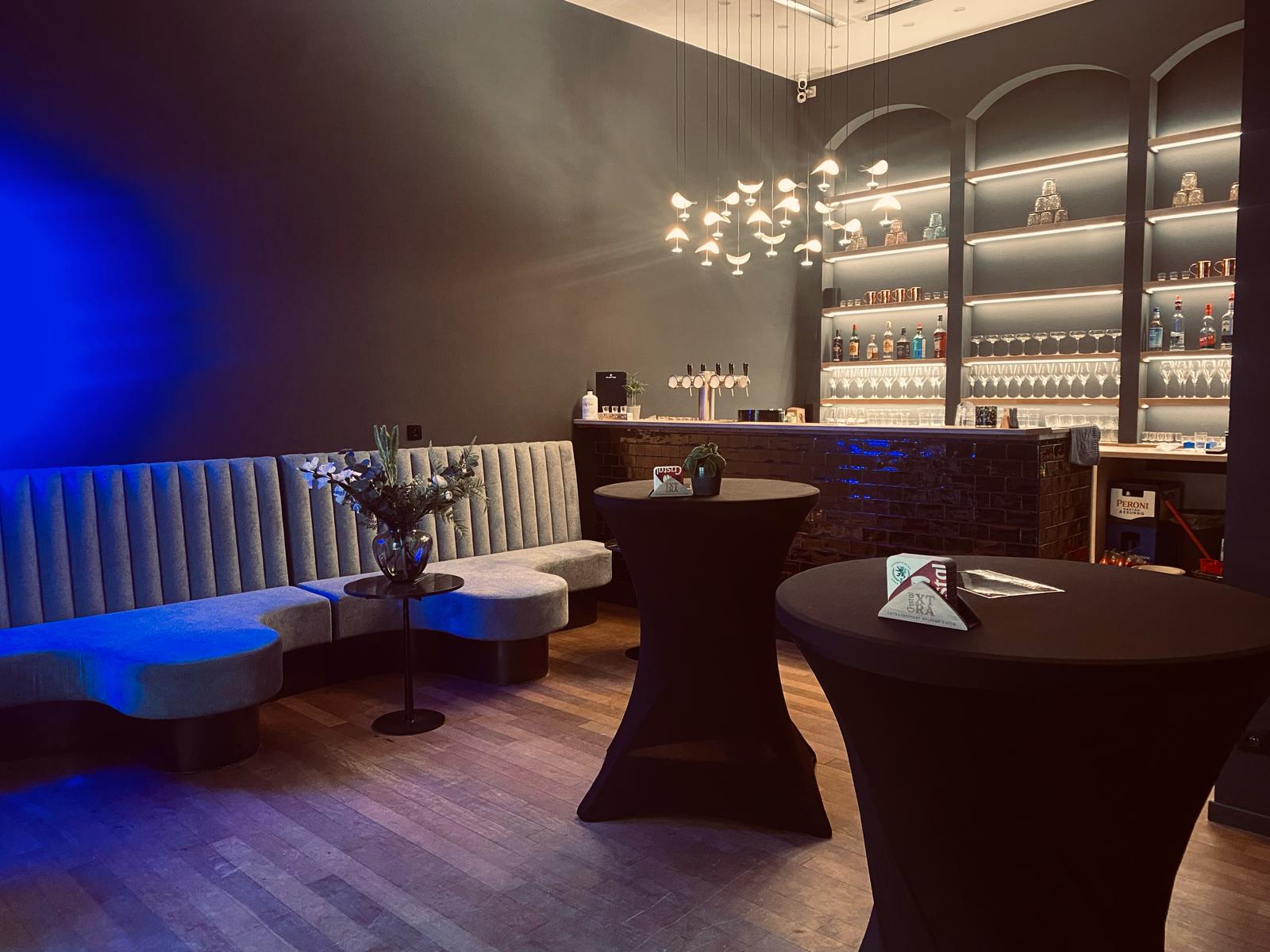 Privatisation espace Studio Carré Liège — événement groupe Privatisation espace Studio Carré Liège — événement groupe